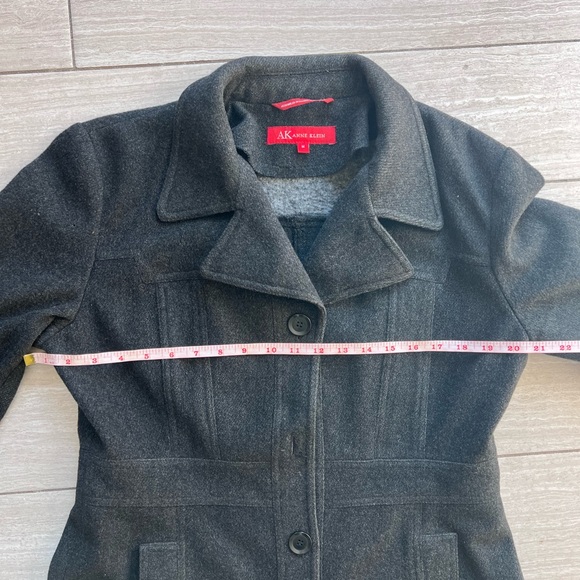 *SOLD* Anne Klein 100% Wool Coat - Picture 5 of 6